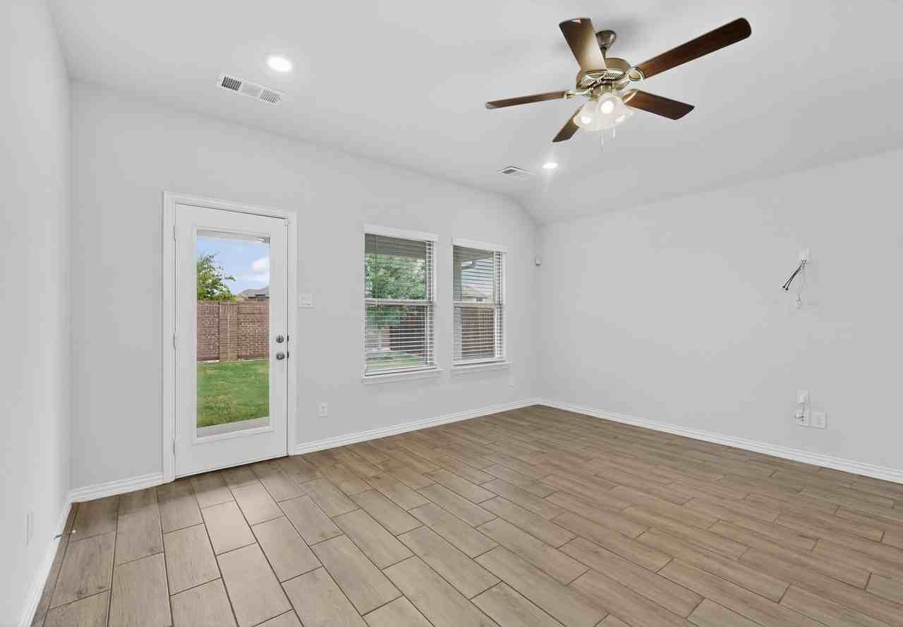 4009 Mockingbird Ln - Photo 6 of 36