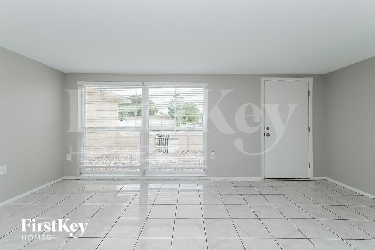 7825 Embassy Blvd - Photo 2 of 19