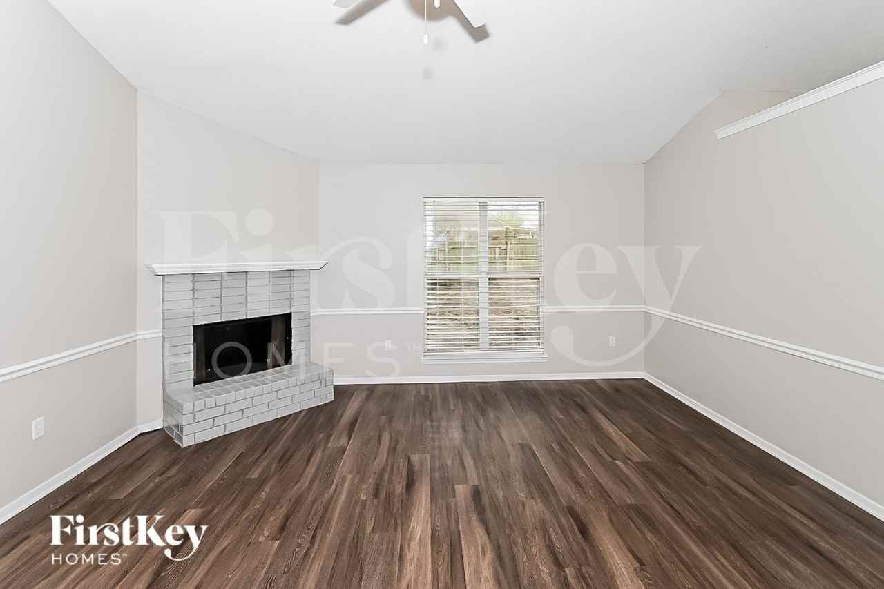 6495 Westbury Ave - Photo 3 of 18