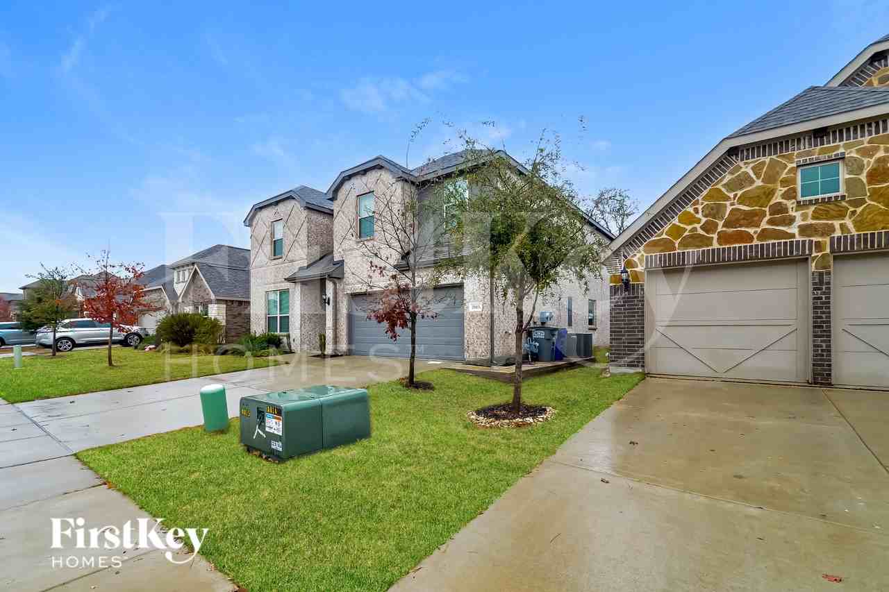 2815 Willow Ln - Photo 2 of 20