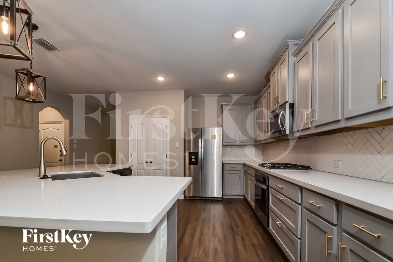2815 Willow Ln - Photo 7 of 20