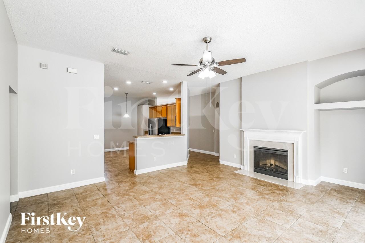 408 Spring Ridge Ct - Photo 4 of 16