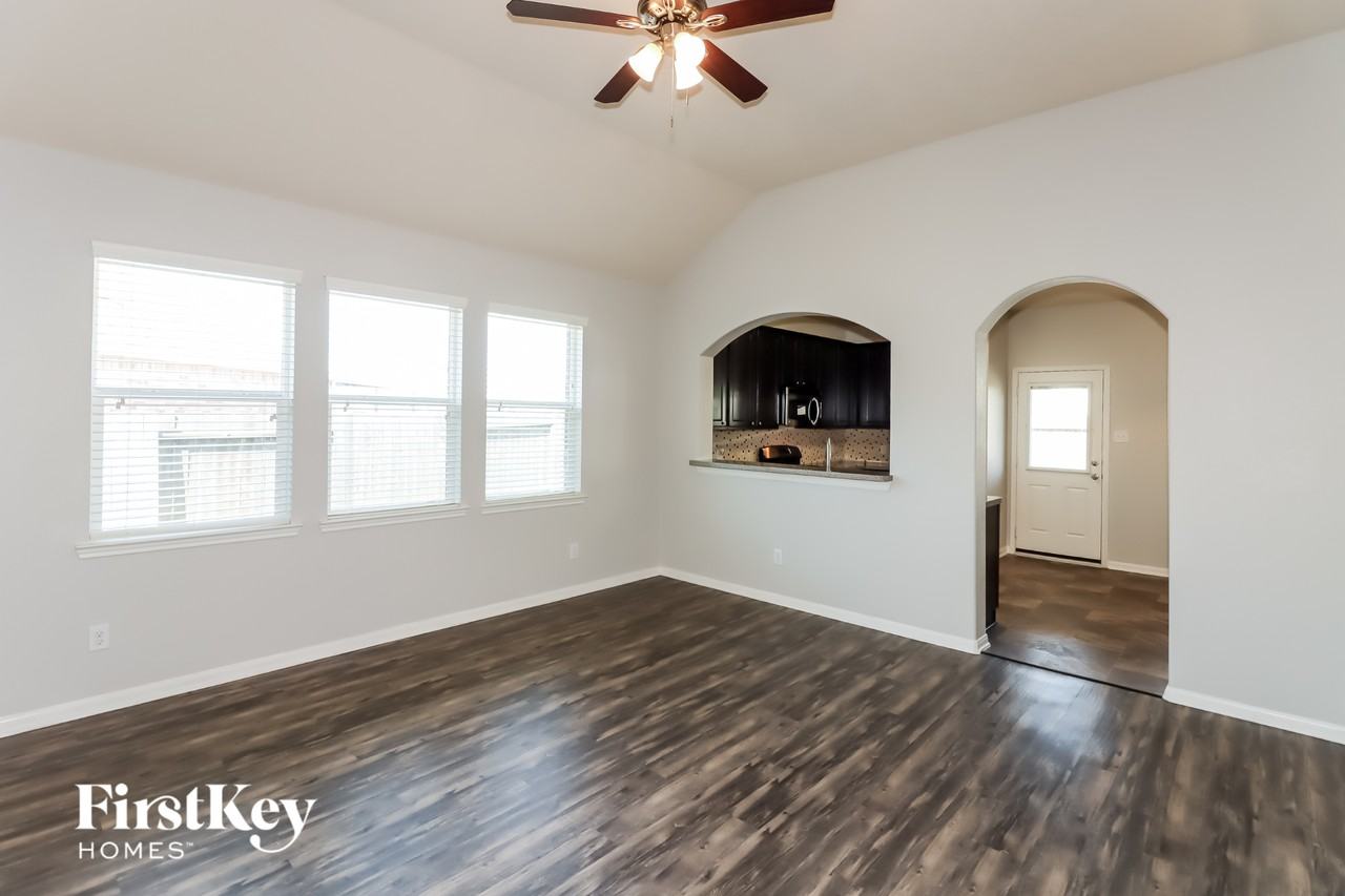 8330 Hampton Bay Dr - Photo 3 of 15