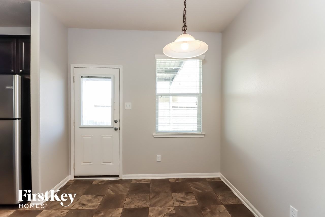 8330 Hampton Bay Dr - Photo 4 of 15