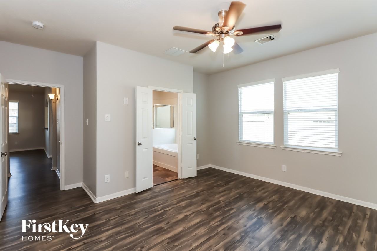 8330 Hampton Bay Dr - Photo 7 of 15