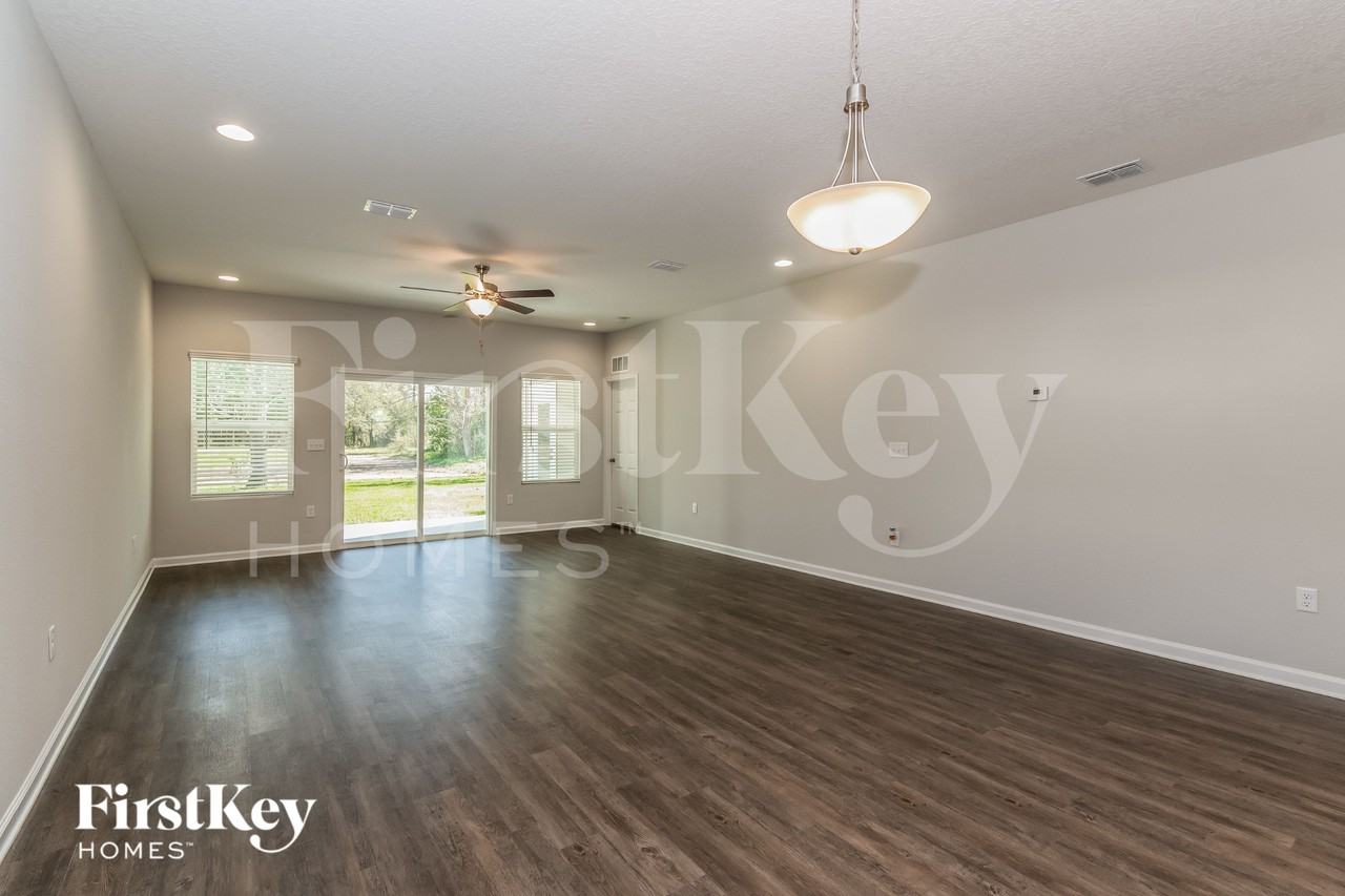 3241 Bowden Rd S - Photo 4 of 16