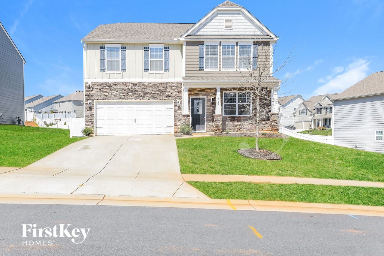 109 Longleaf Dr - Photo 2 of 18