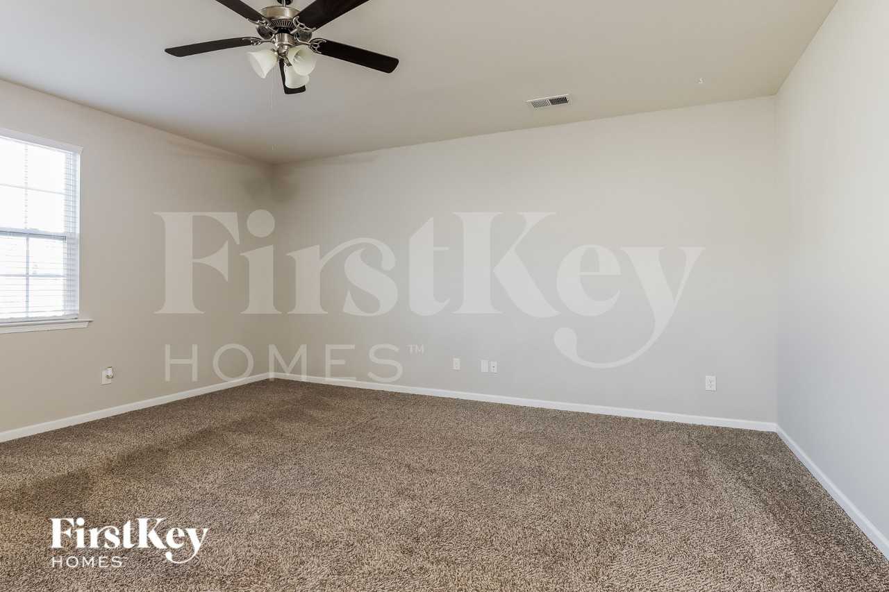 109 Longleaf Dr - Photo 5 of 18