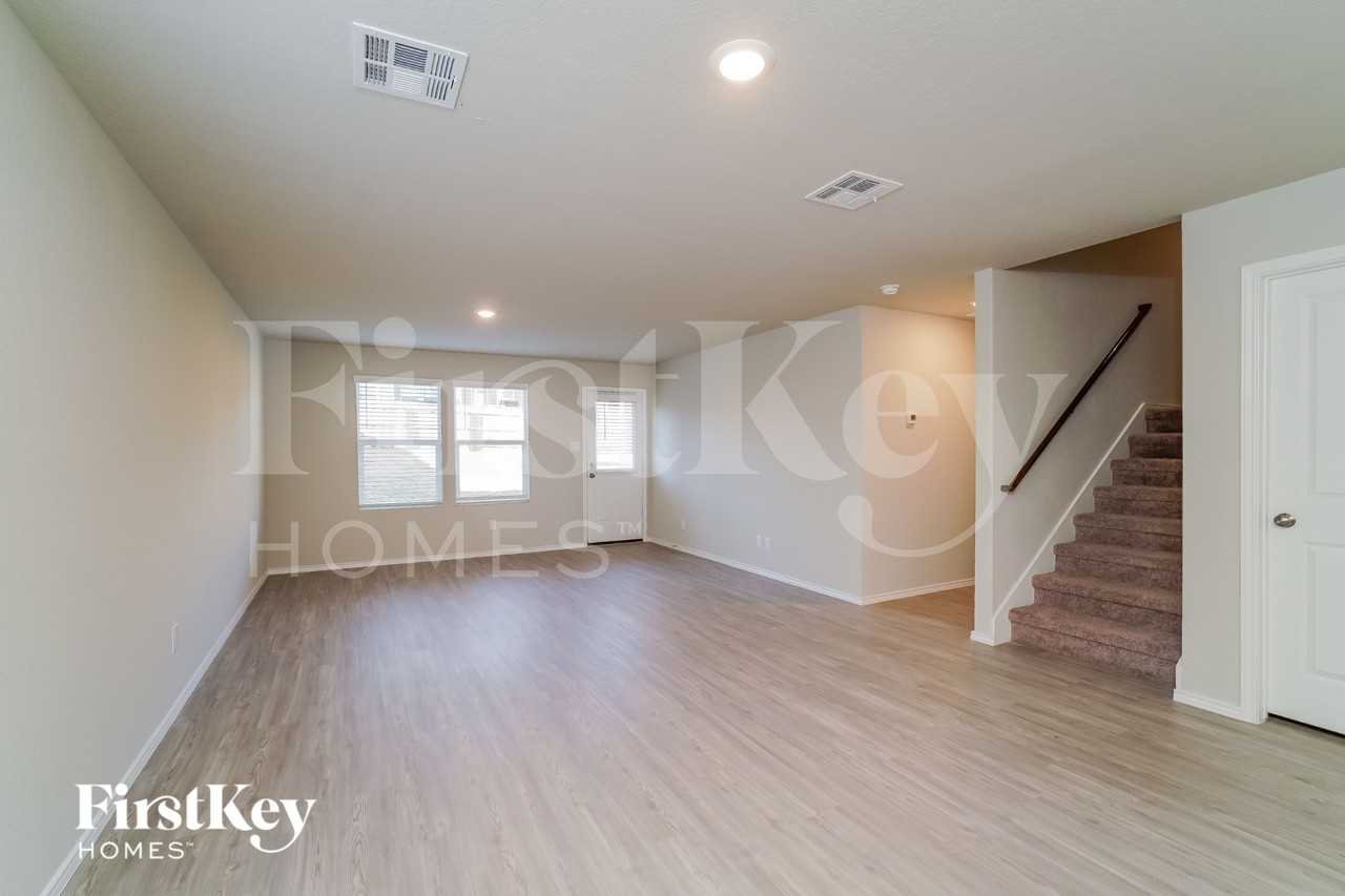 5309 Trellised Ln - Photo 3 of 15