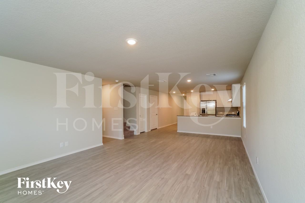 5309 Trellised Ln - Photo 4 of 15