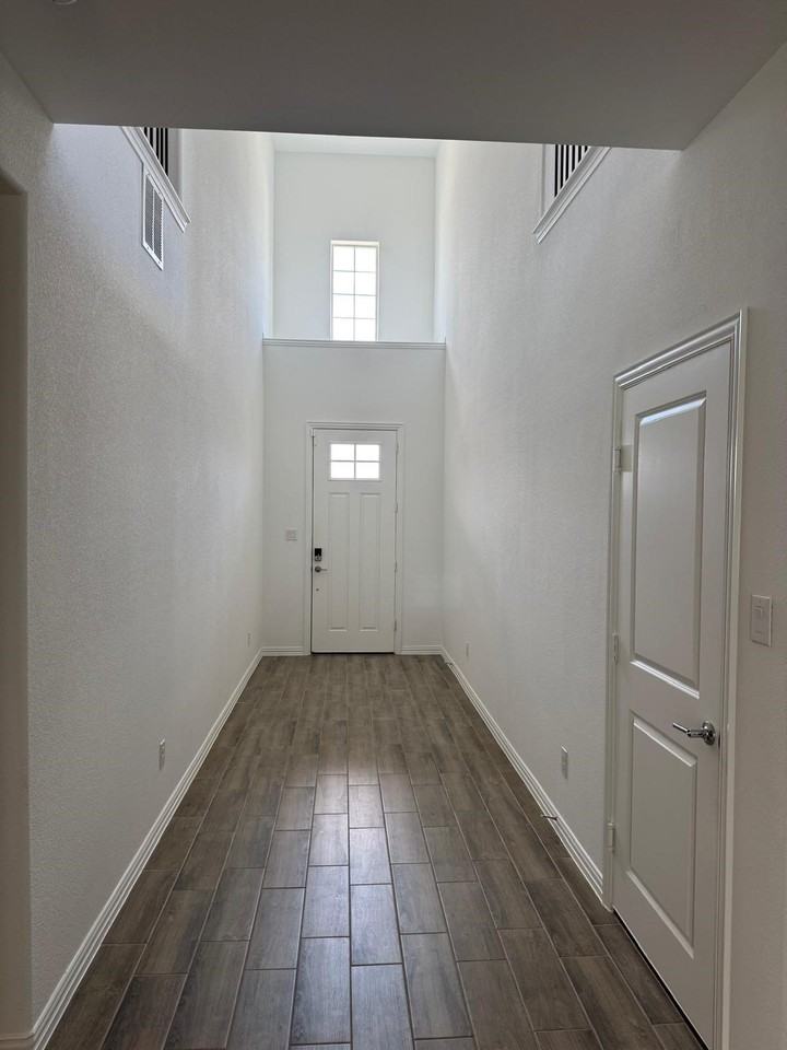 1213 Superbloom Ave - Photo 4 of 29
