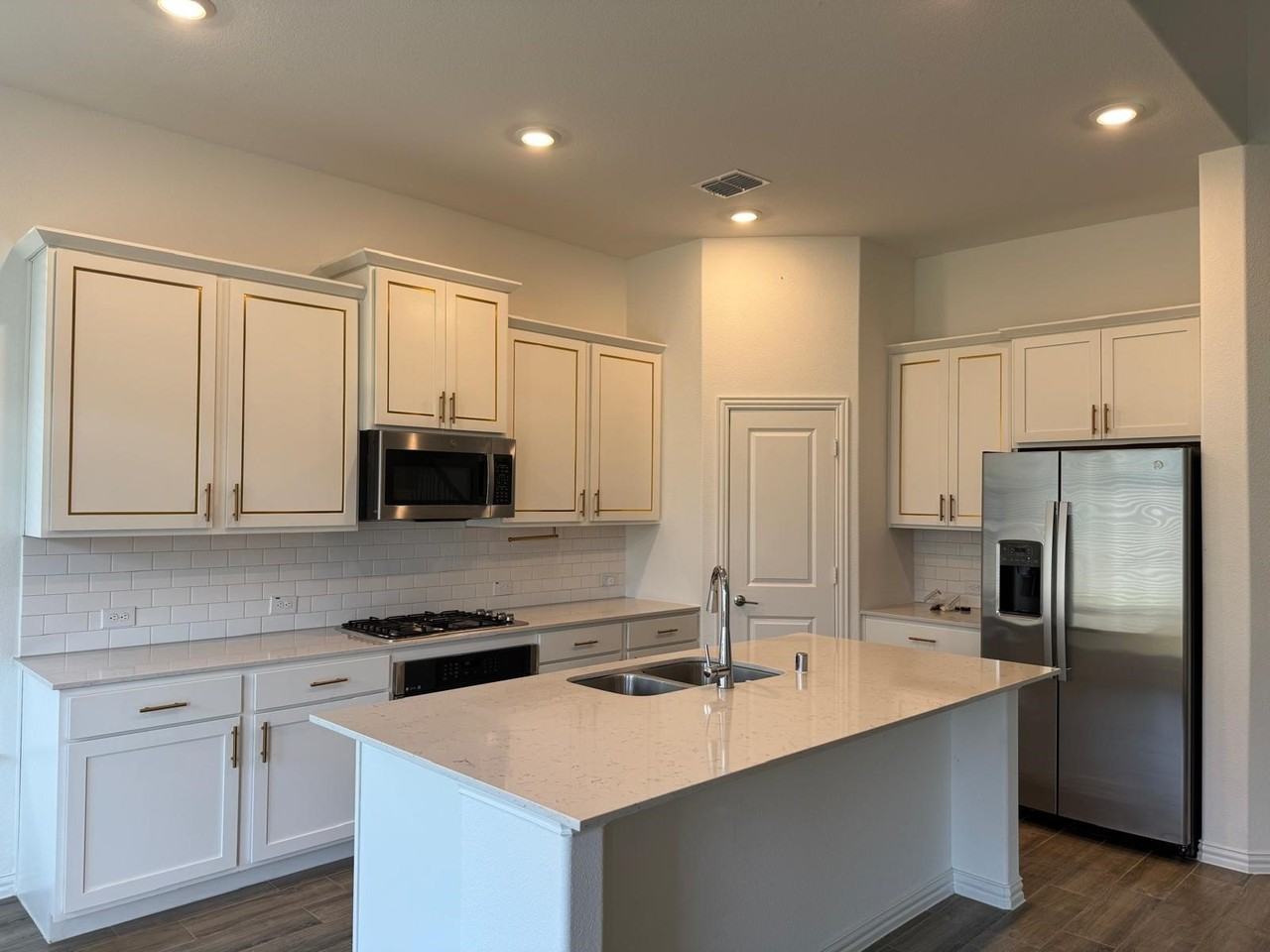 1213 Superbloom Ave - Photo 5 of 29