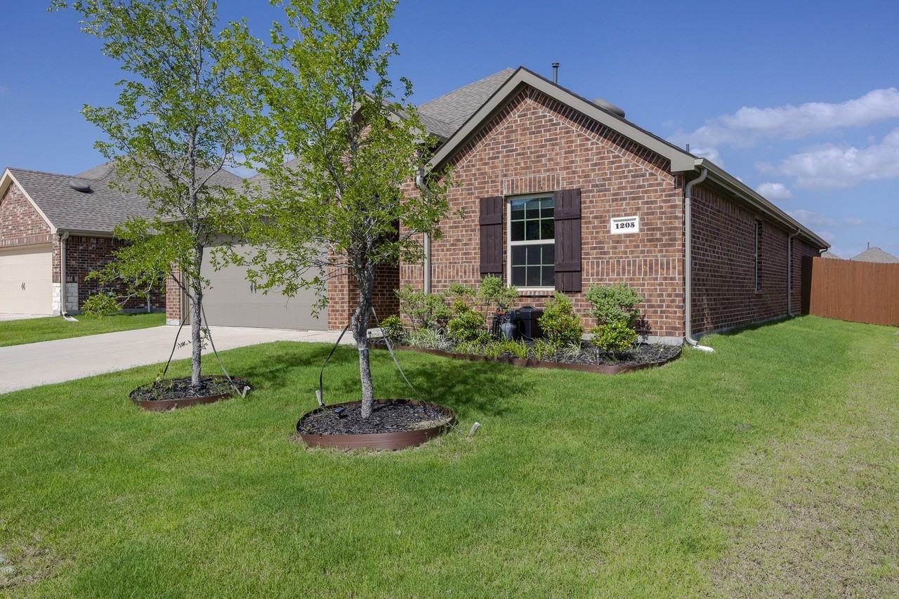 1205 Colonial Bluff Ln - Photo 4 of 38