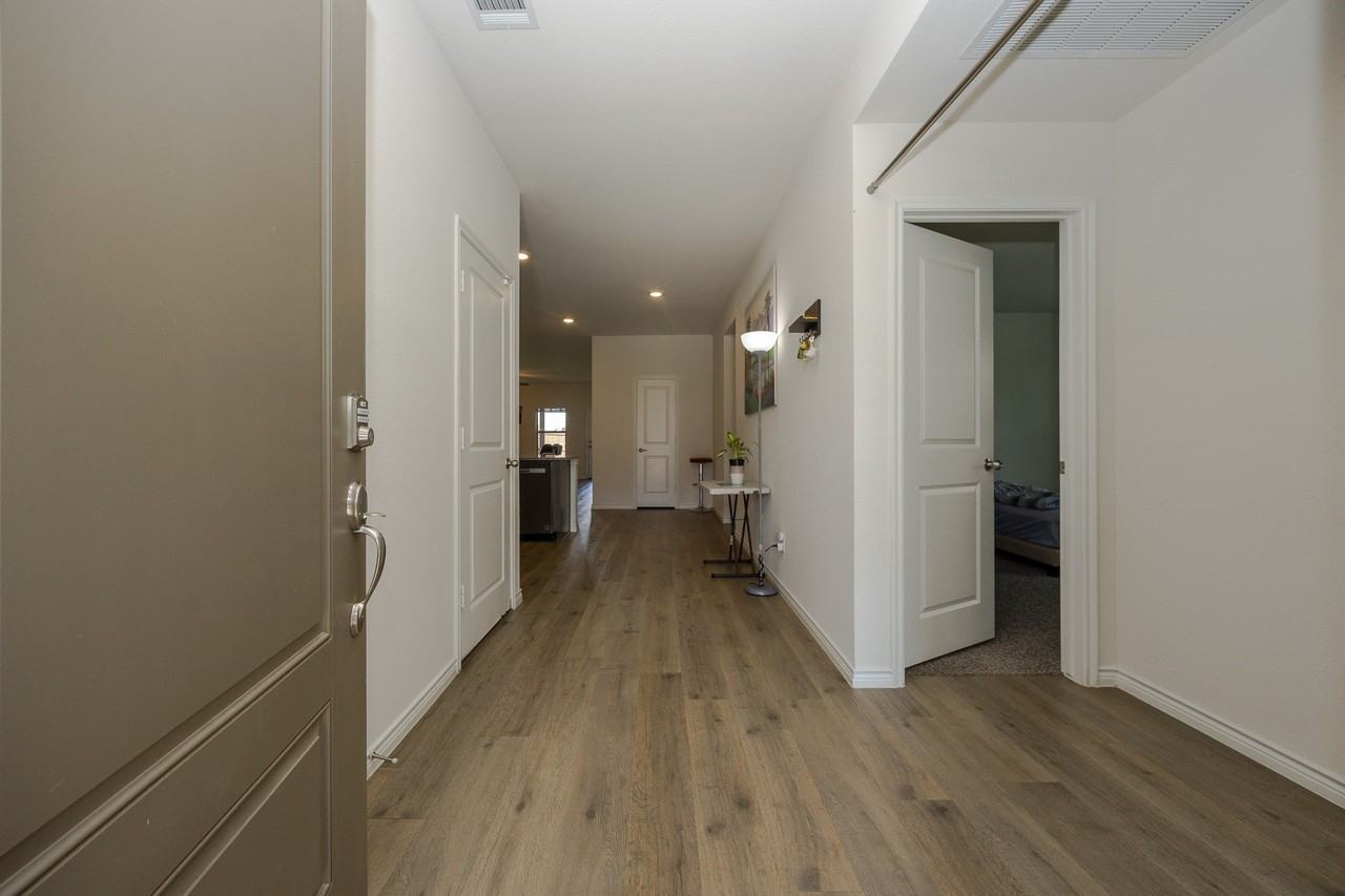 1205 Colonial Bluff Ln - Photo 6 of 38