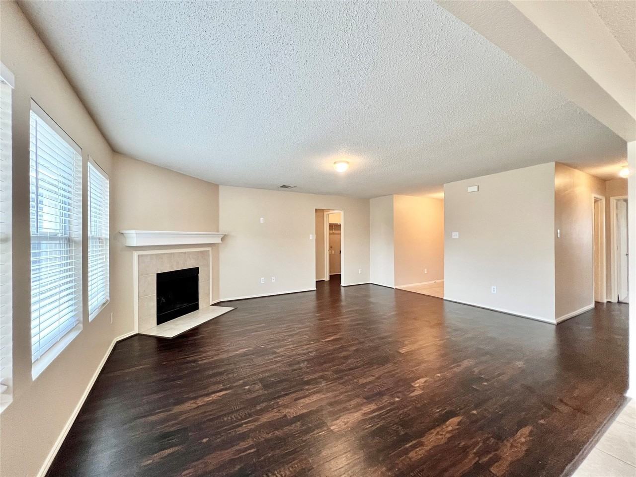 9925 George Washington Dr - Photo 4 of 29