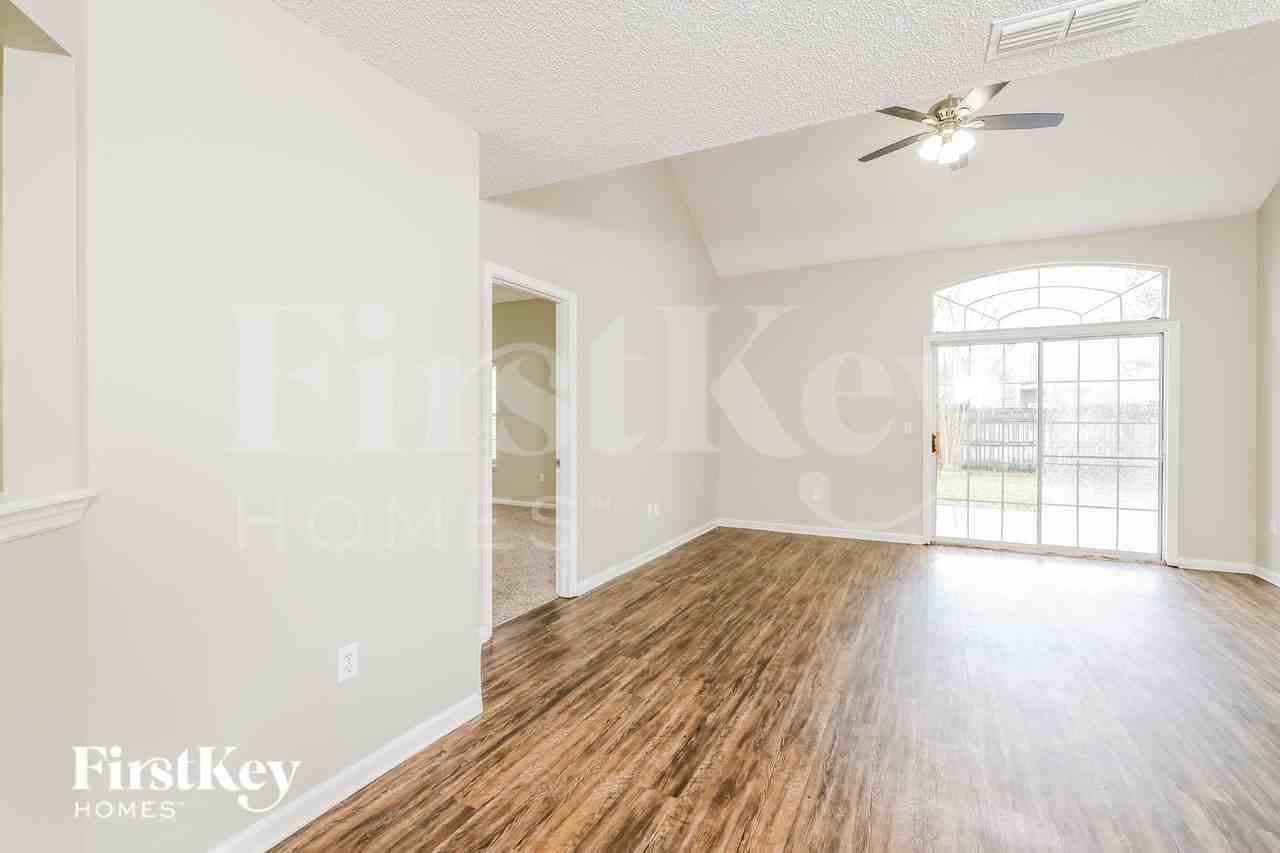 9515 Southbrook Dr - Photo 3 of 15