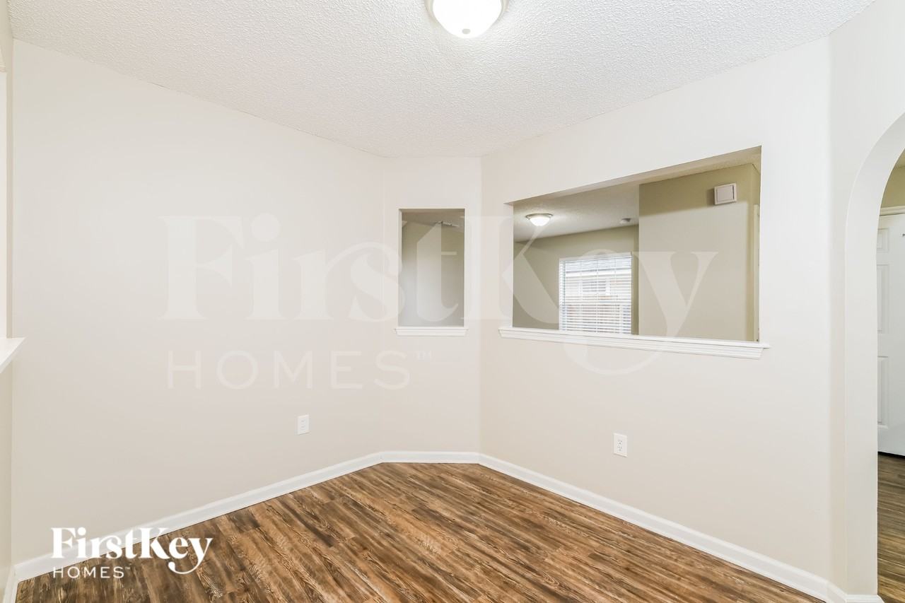 9515 Southbrook Dr - Photo 5 of 15