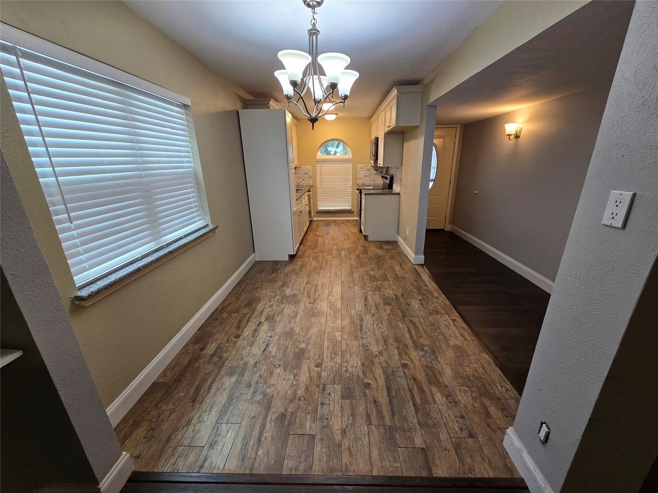 1630 Dell Oak Dr - Photo 3 of 22