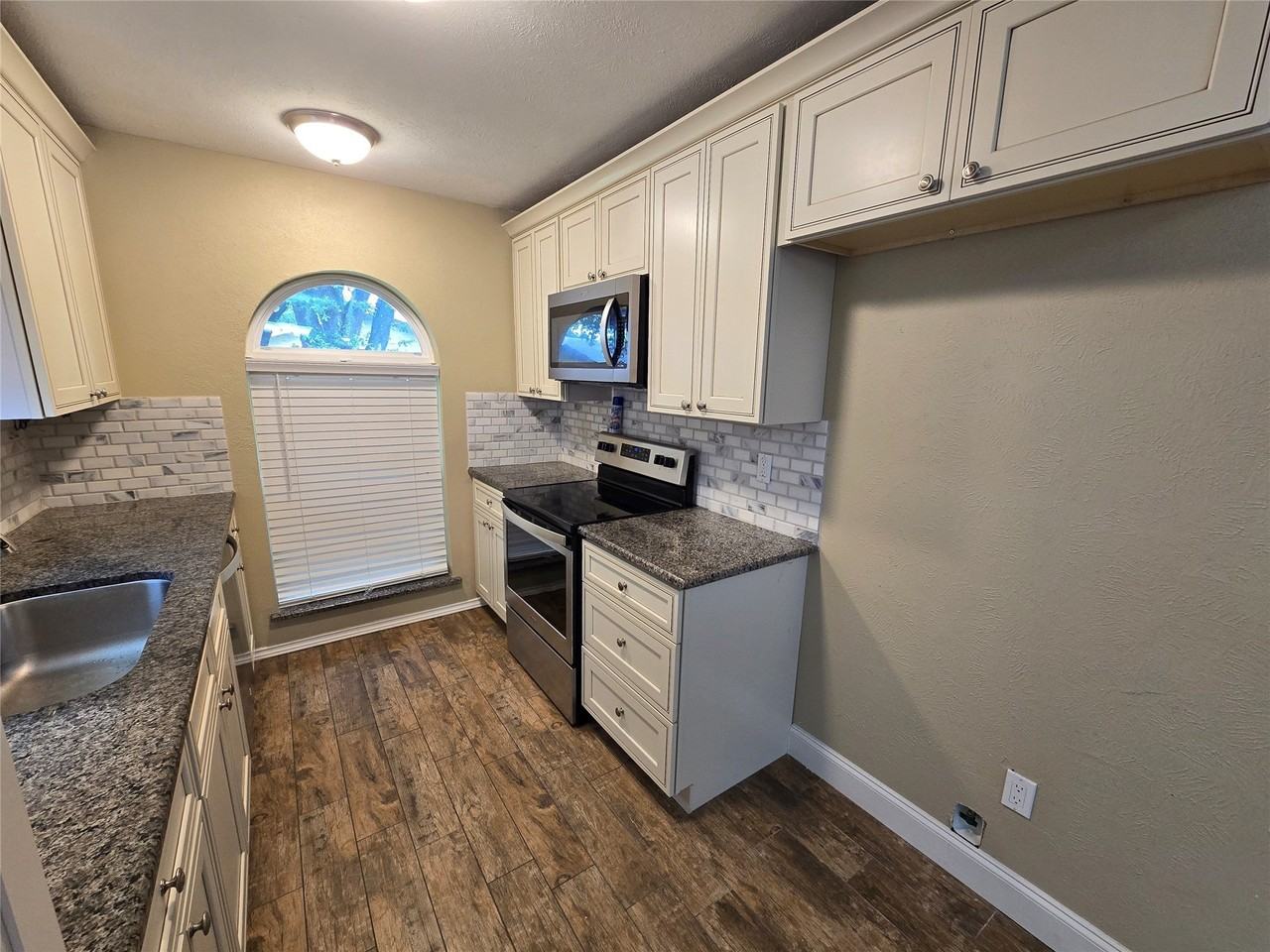 1630 Dell Oak Dr - Photo 5 of 22