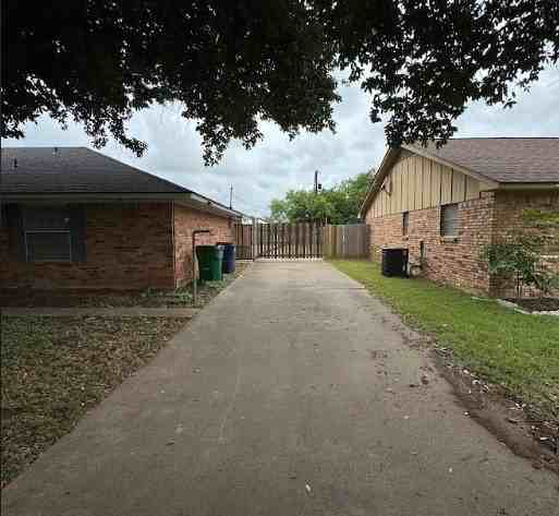 413 N Trail St - Photo 4 of 23