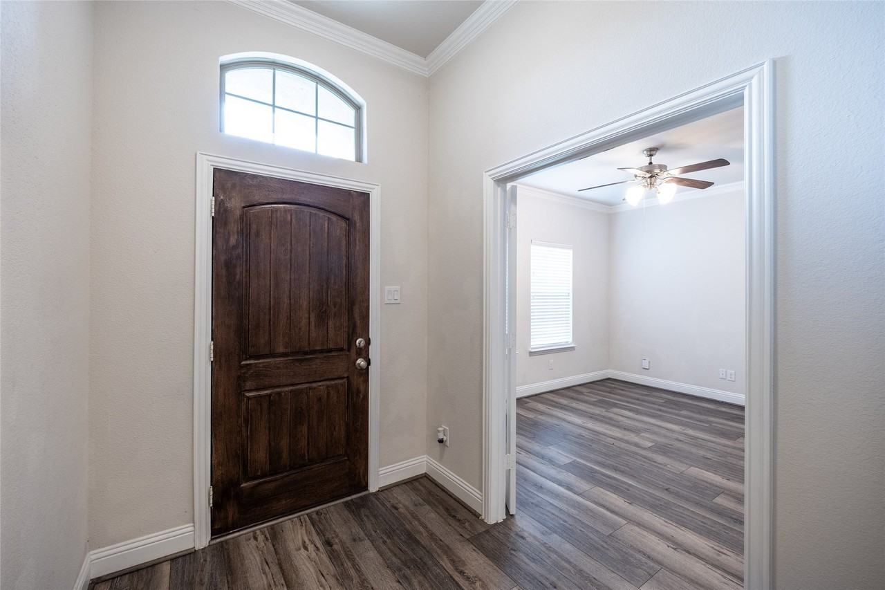 2817 Diamondback Dr - Photo 5 of 31