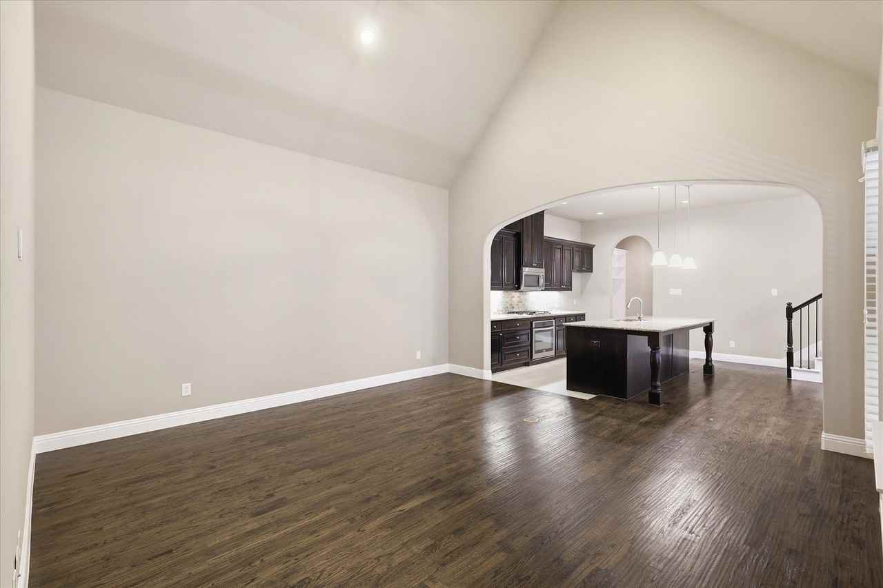 768 Huntingdon St - Photo 4 of 37