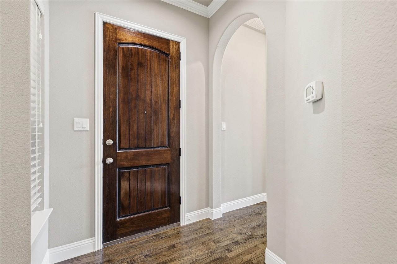 768 Huntingdon St - Photo 5 of 37