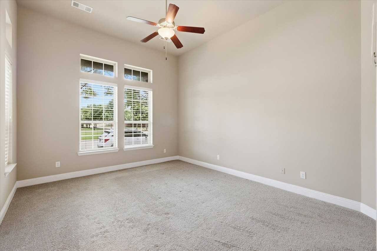 768 Huntingdon St - Photo 7 of 37