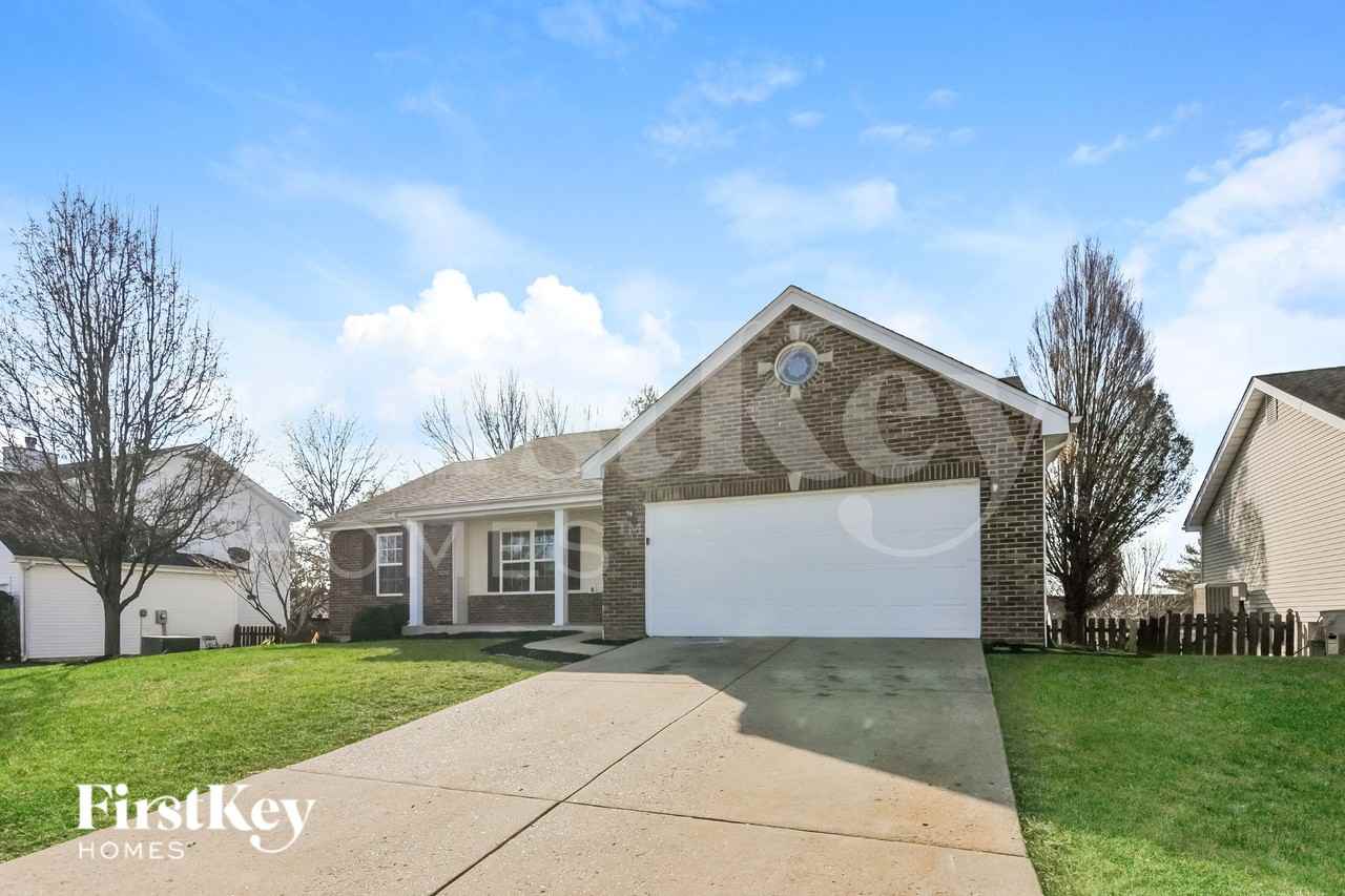 212 Royallmanor Ln - Photo 2 of 18