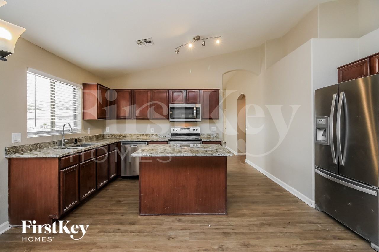 1610 E Desert Ln - Photo 7 of 18