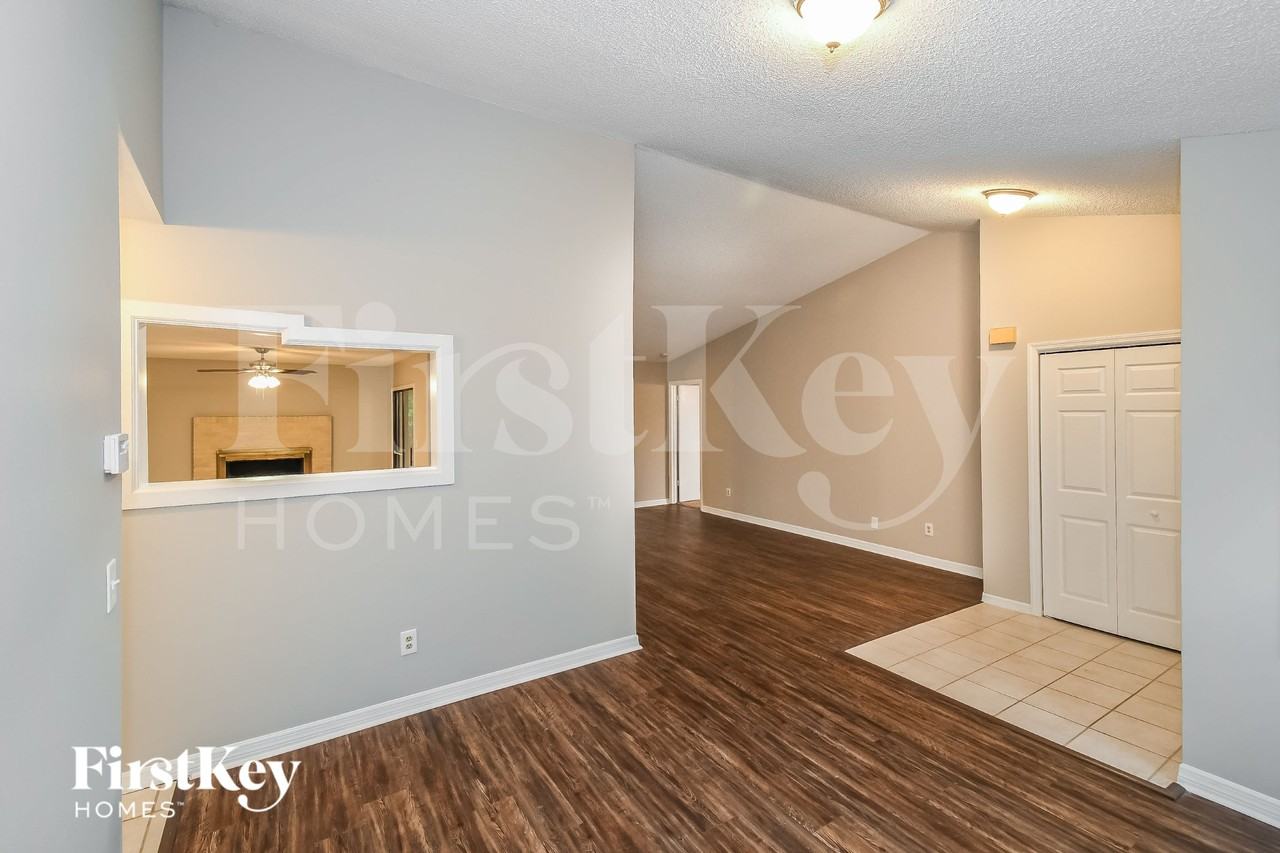 798 Gilda Dr - Photo 3 of 18