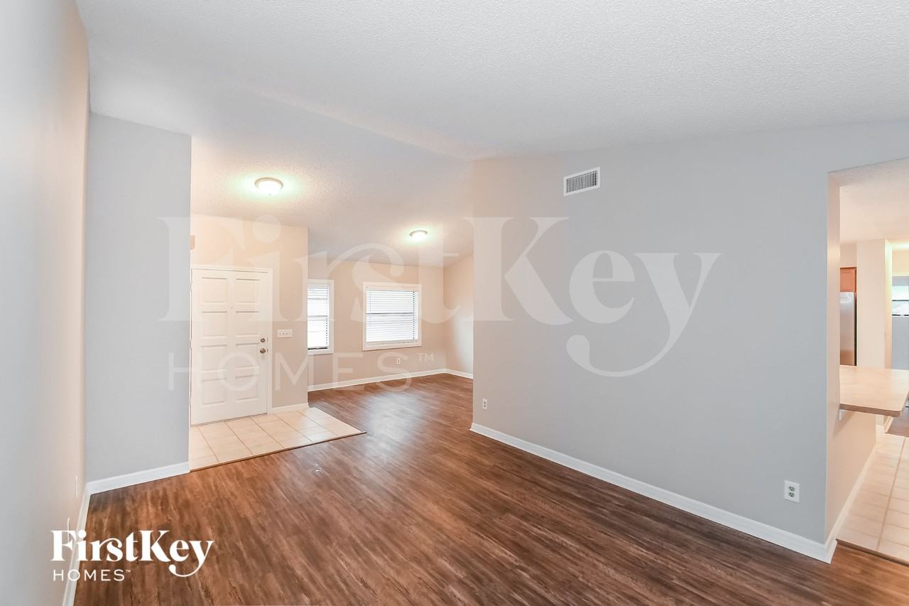 798 Gilda Dr - Photo 4 of 18