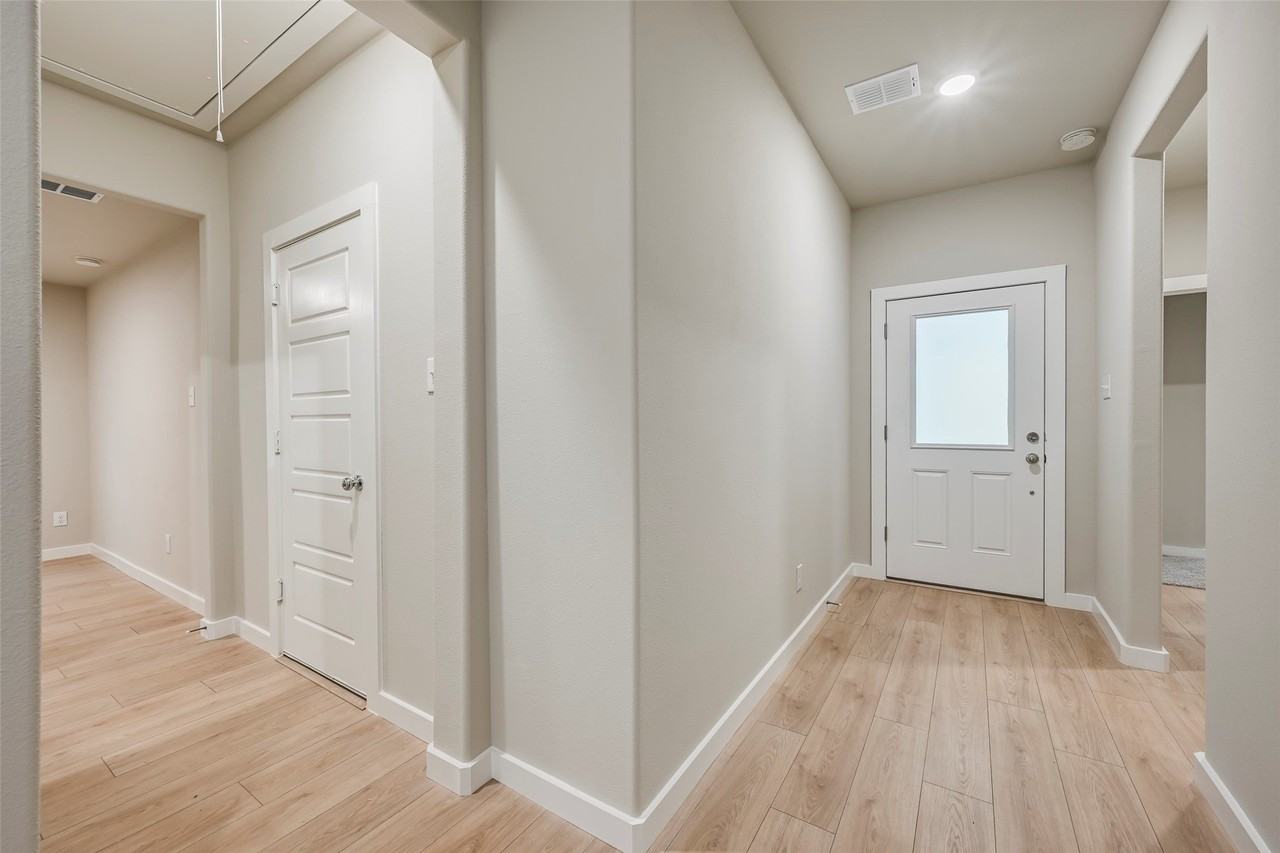 946 Olive Dr - Photo 2 of 18