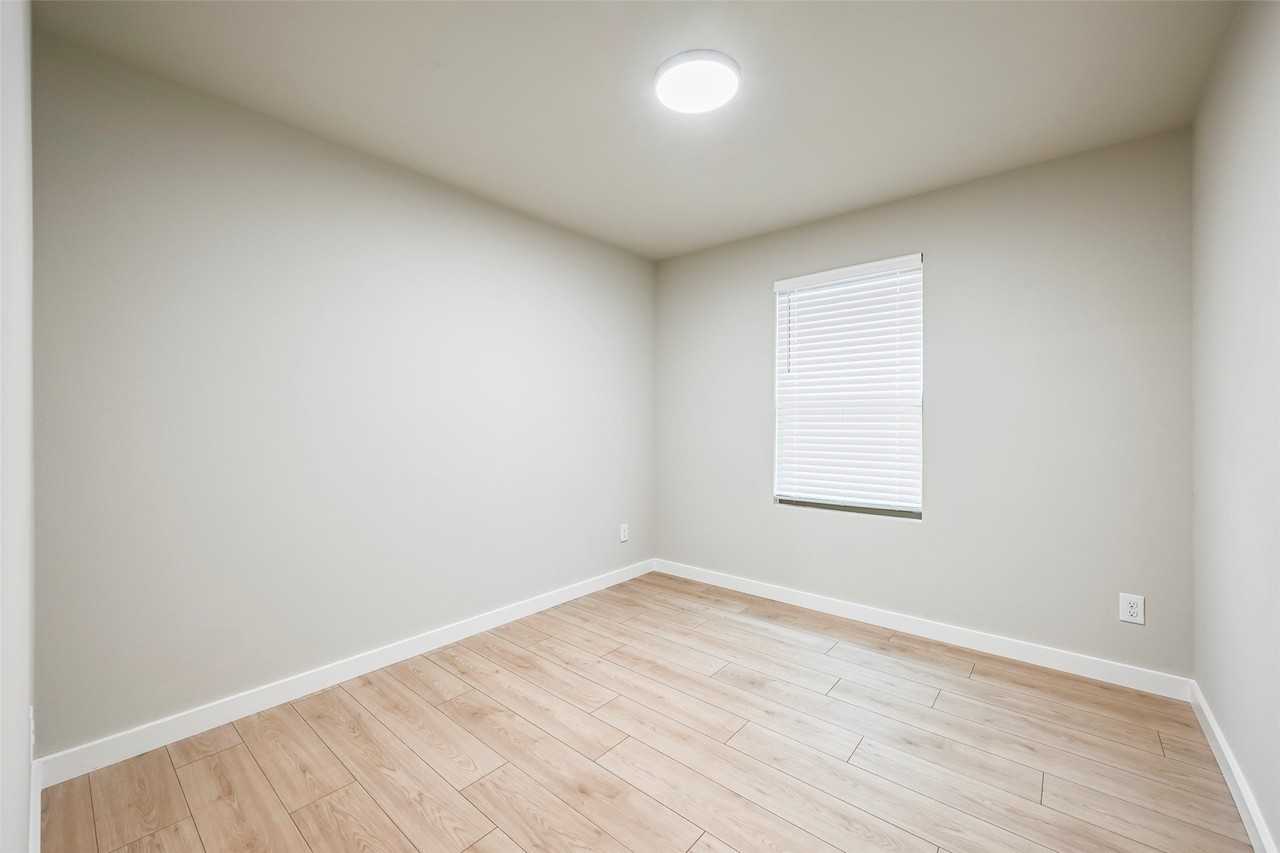 946 Olive Dr - Photo 4 of 18