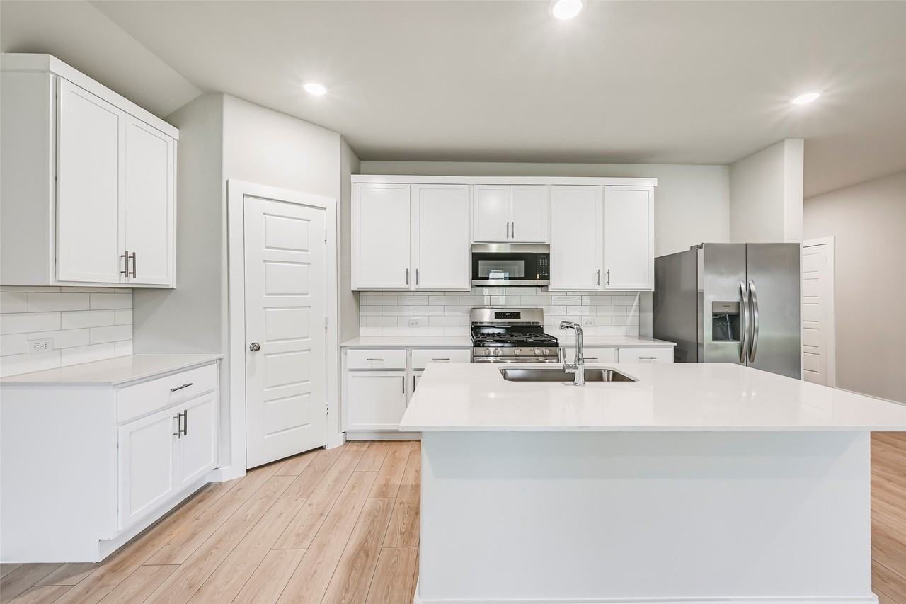 946 Olive Dr - Photo 5 of 18