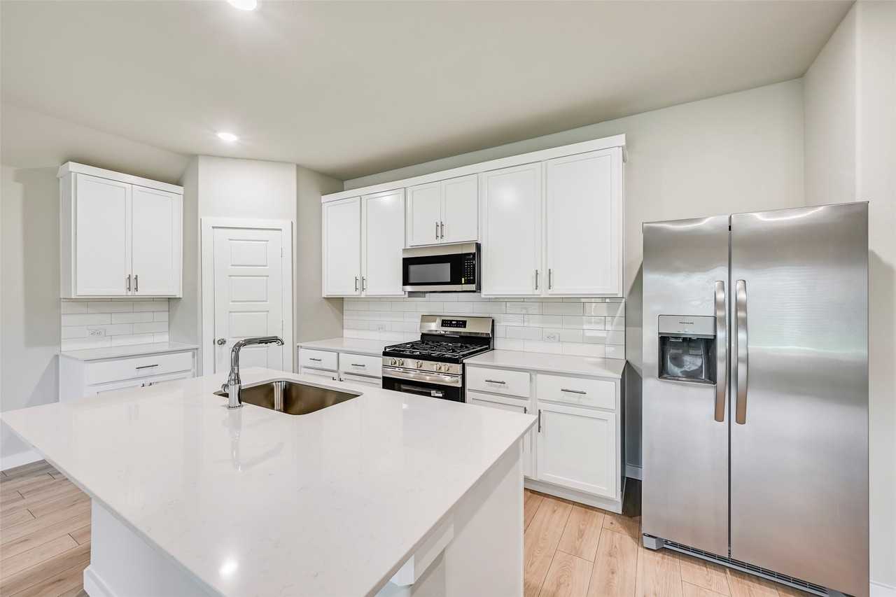 946 Olive Dr - Photo 6 of 18