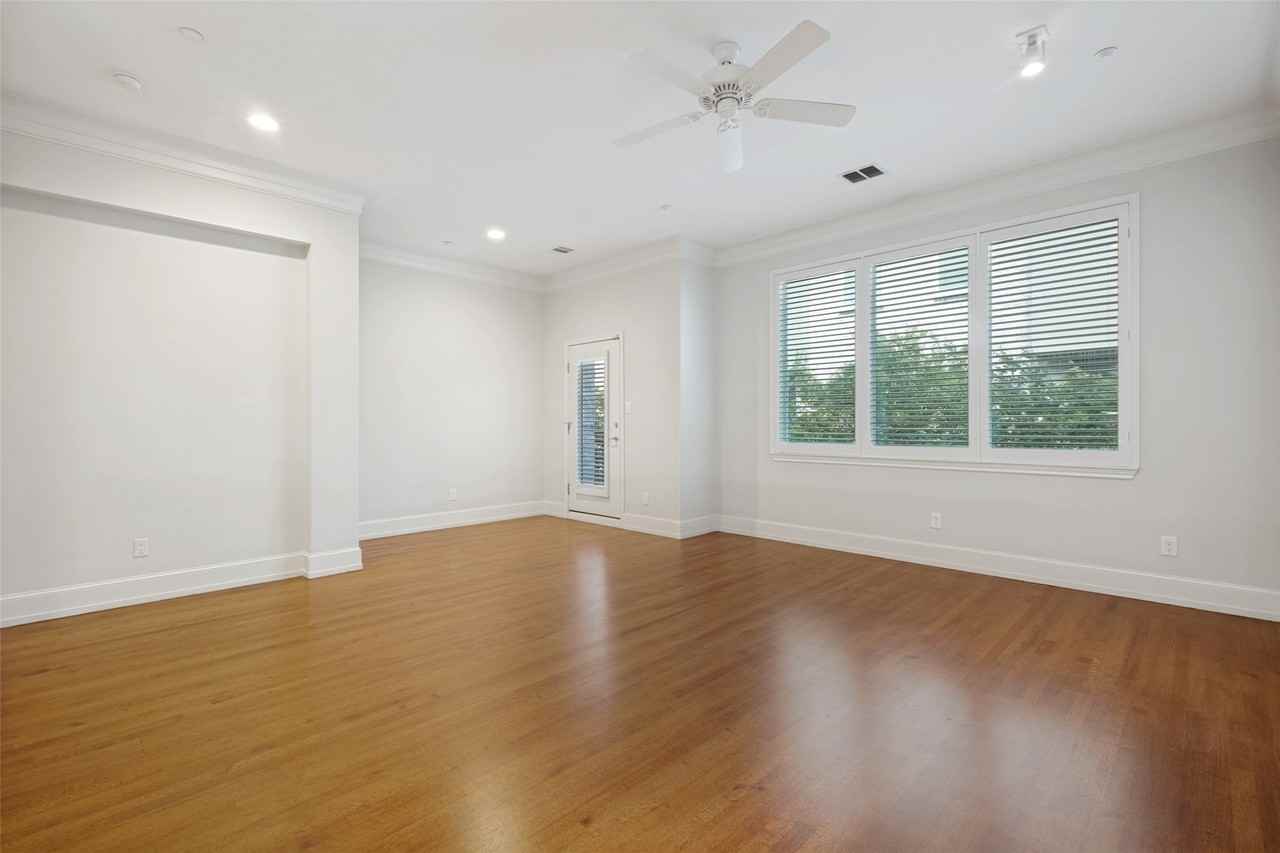 4312 Mckinney Ave #7 - Photo 4 of 25