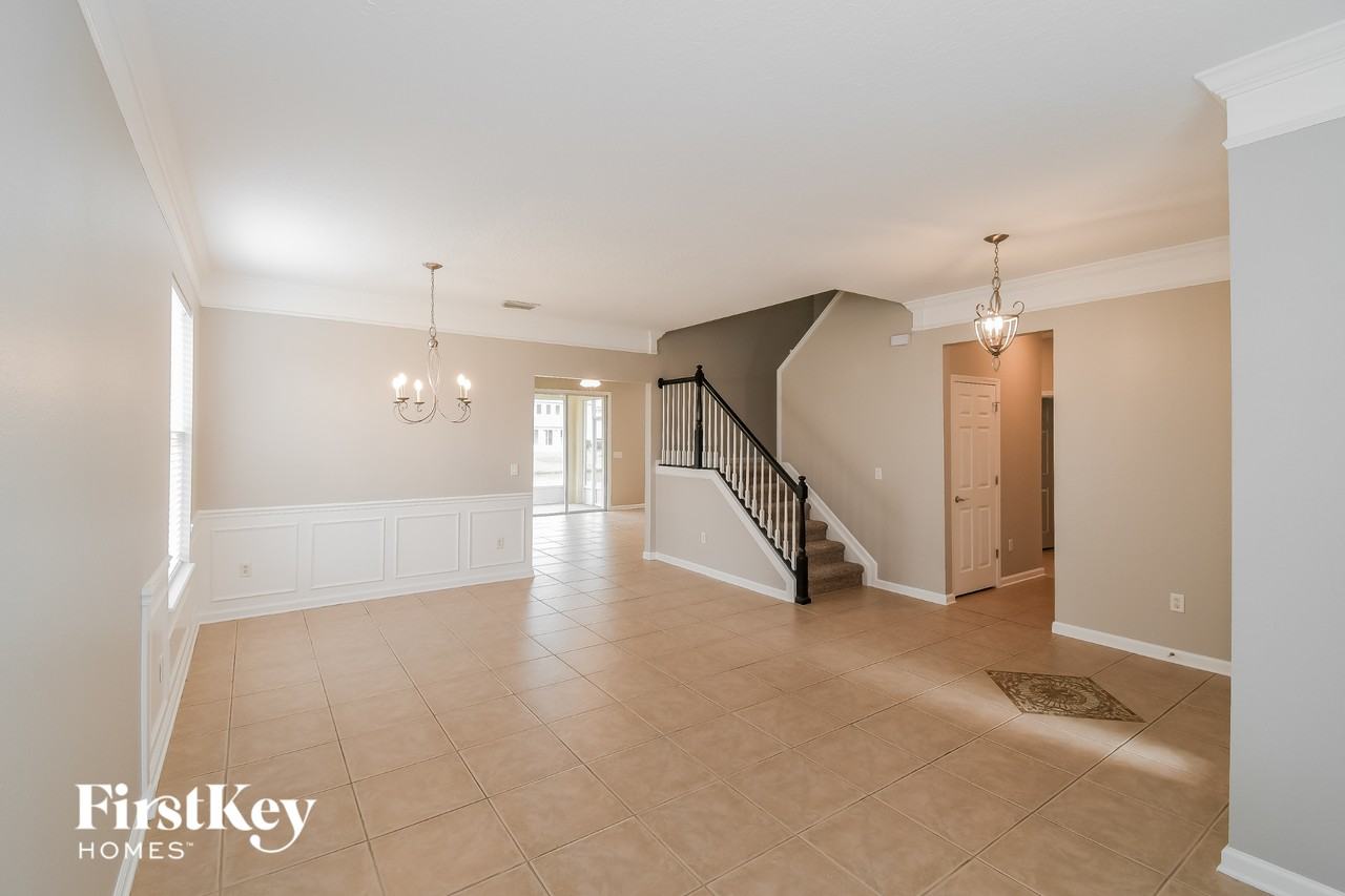 8327 Highgate Dr - Photo 5 of 15