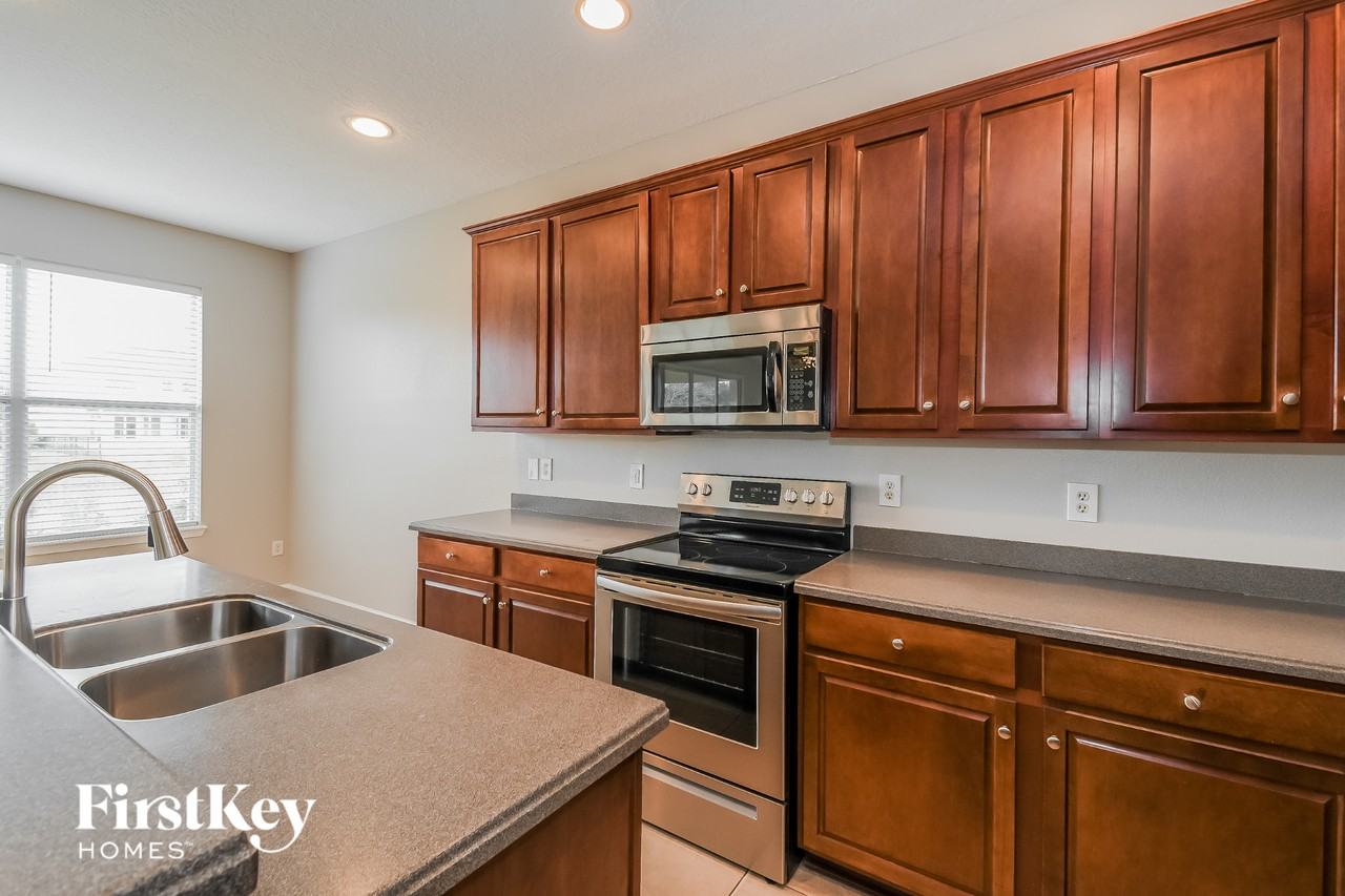 8327 Highgate Dr - Photo 7 of 15