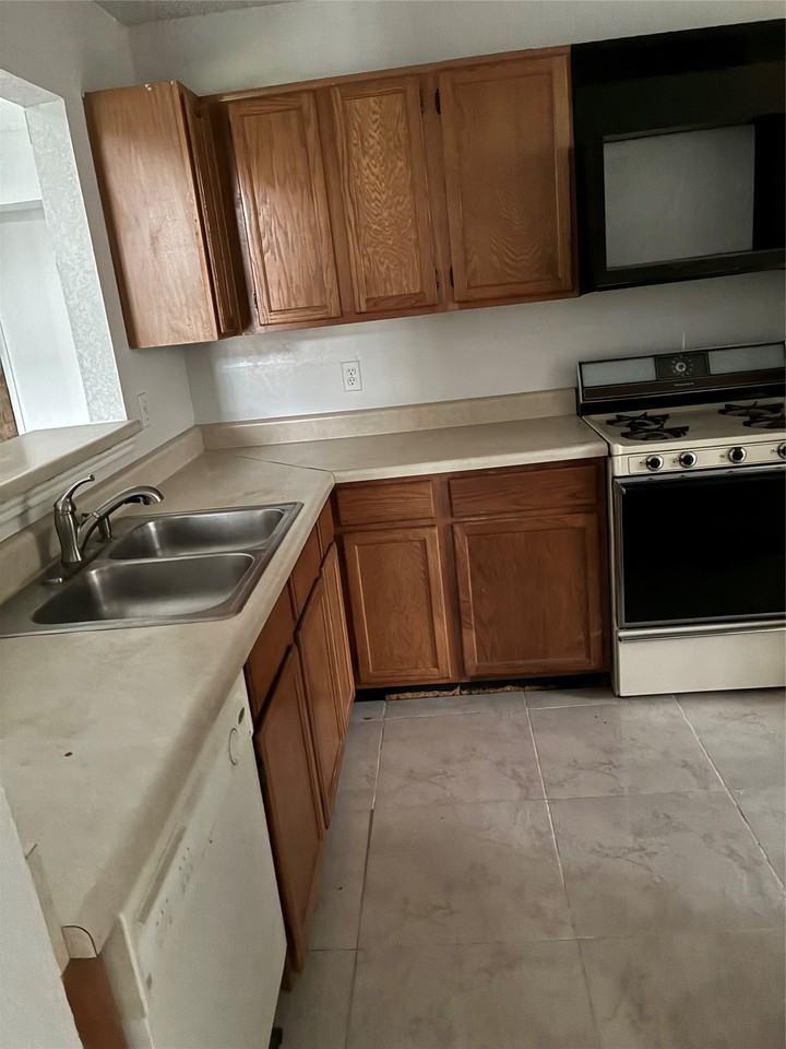 2310 La Costa - Photo 6 of 9