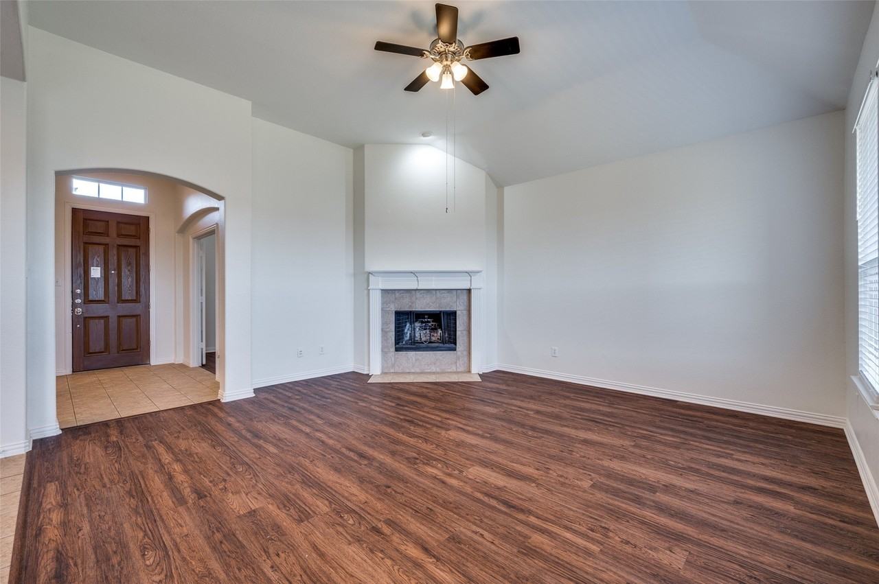1432 Palestine Dr - Photo 2 of 25