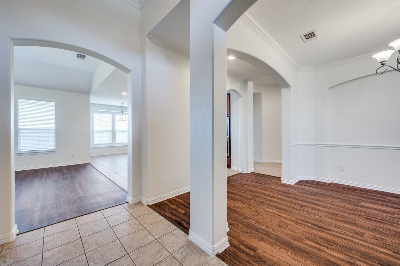 1432 Palestine Dr - Photo 4 of 25