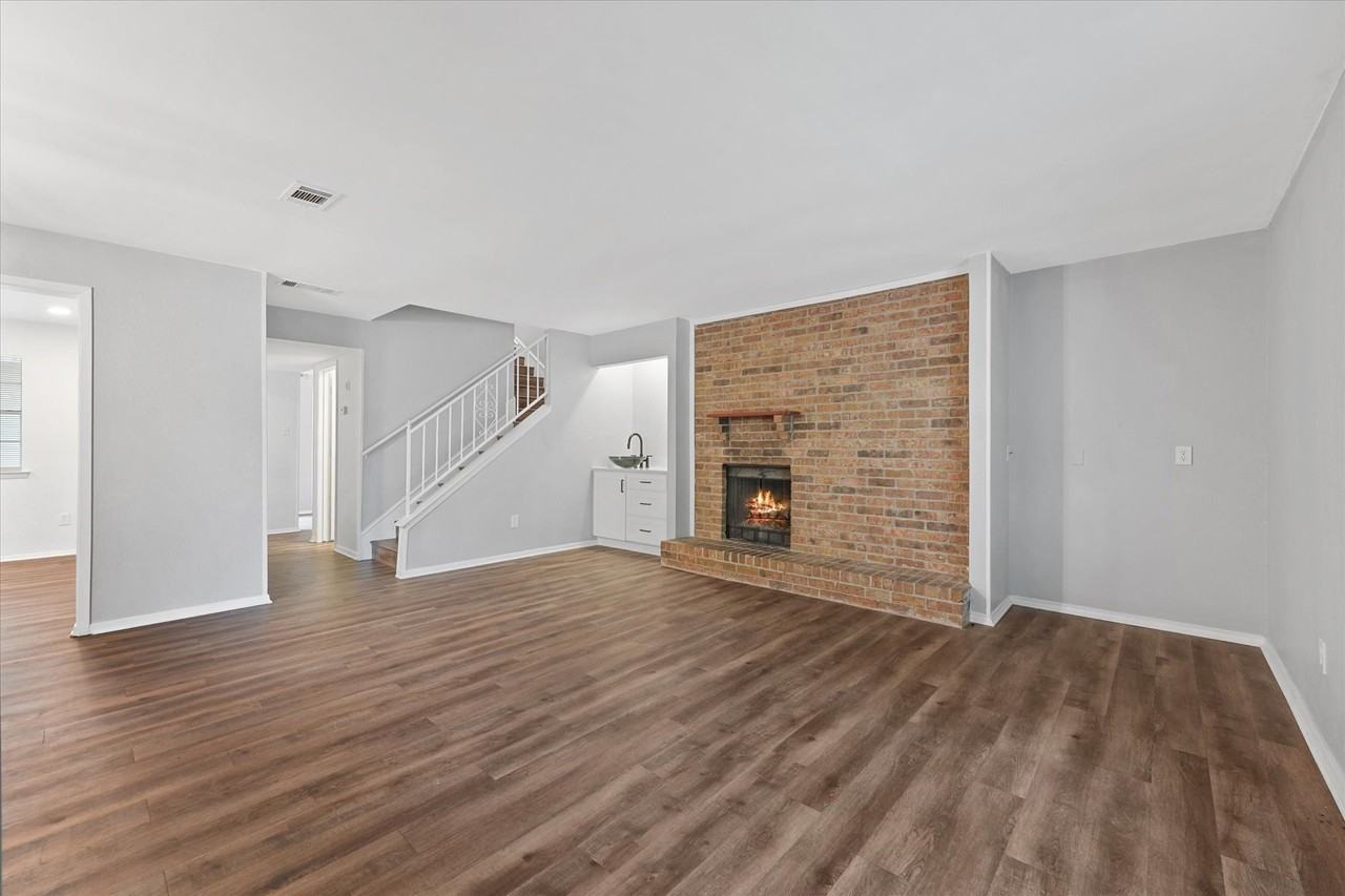 4005 Ridgebrook Dr - Photo 3 of 18