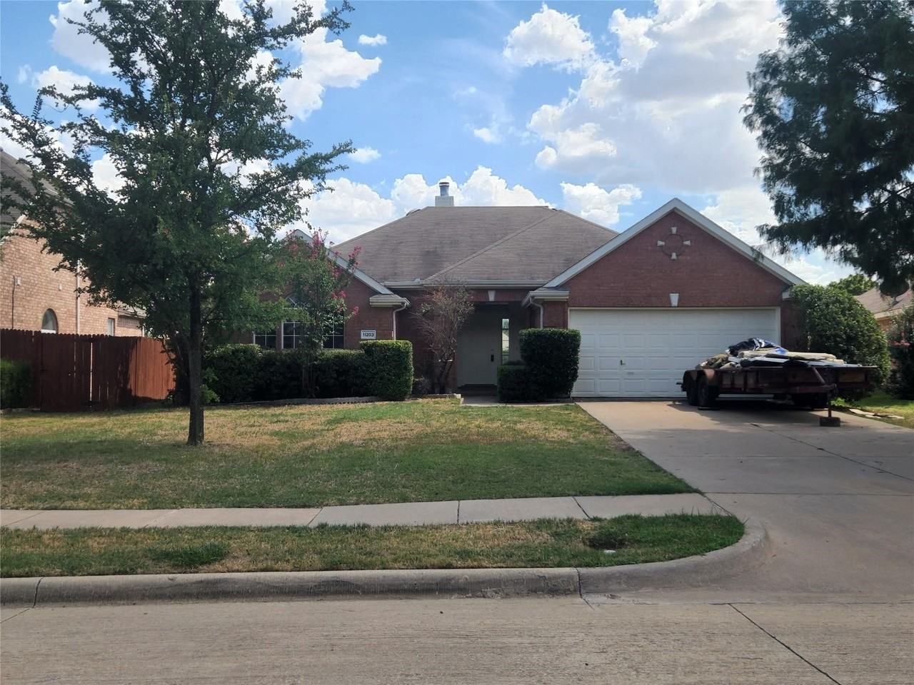 11203 Newberry Dr - Photo 2 of 27