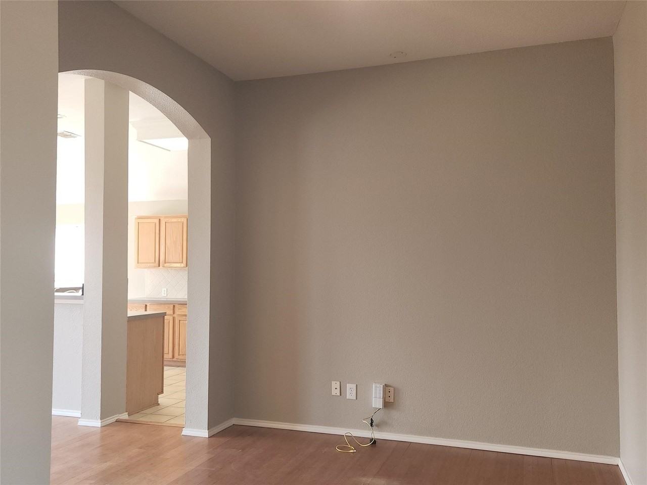 11203 Newberry Dr - Photo 5 of 27
