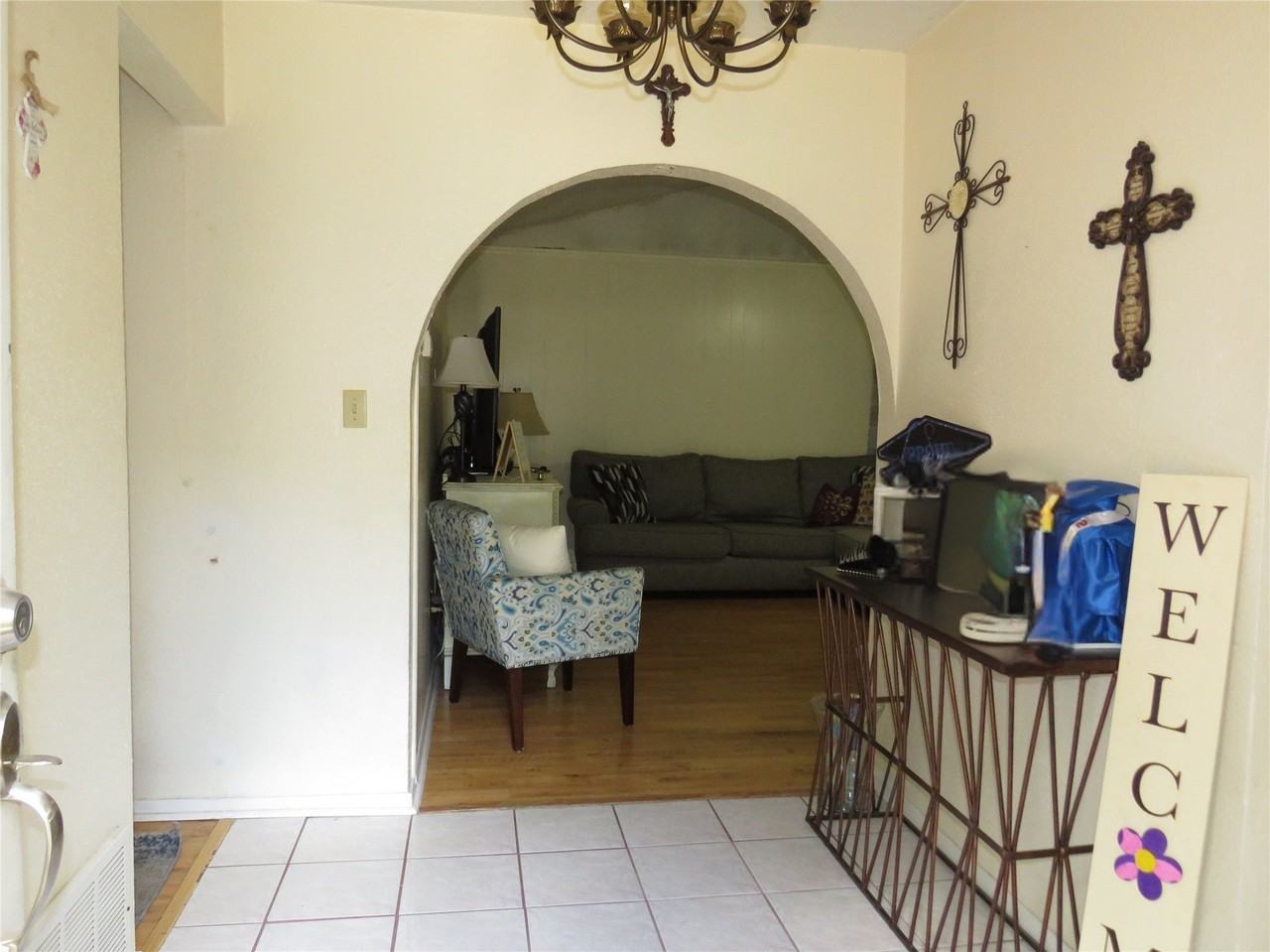 3308 Spring Valley Dr - Photo 4 of 34