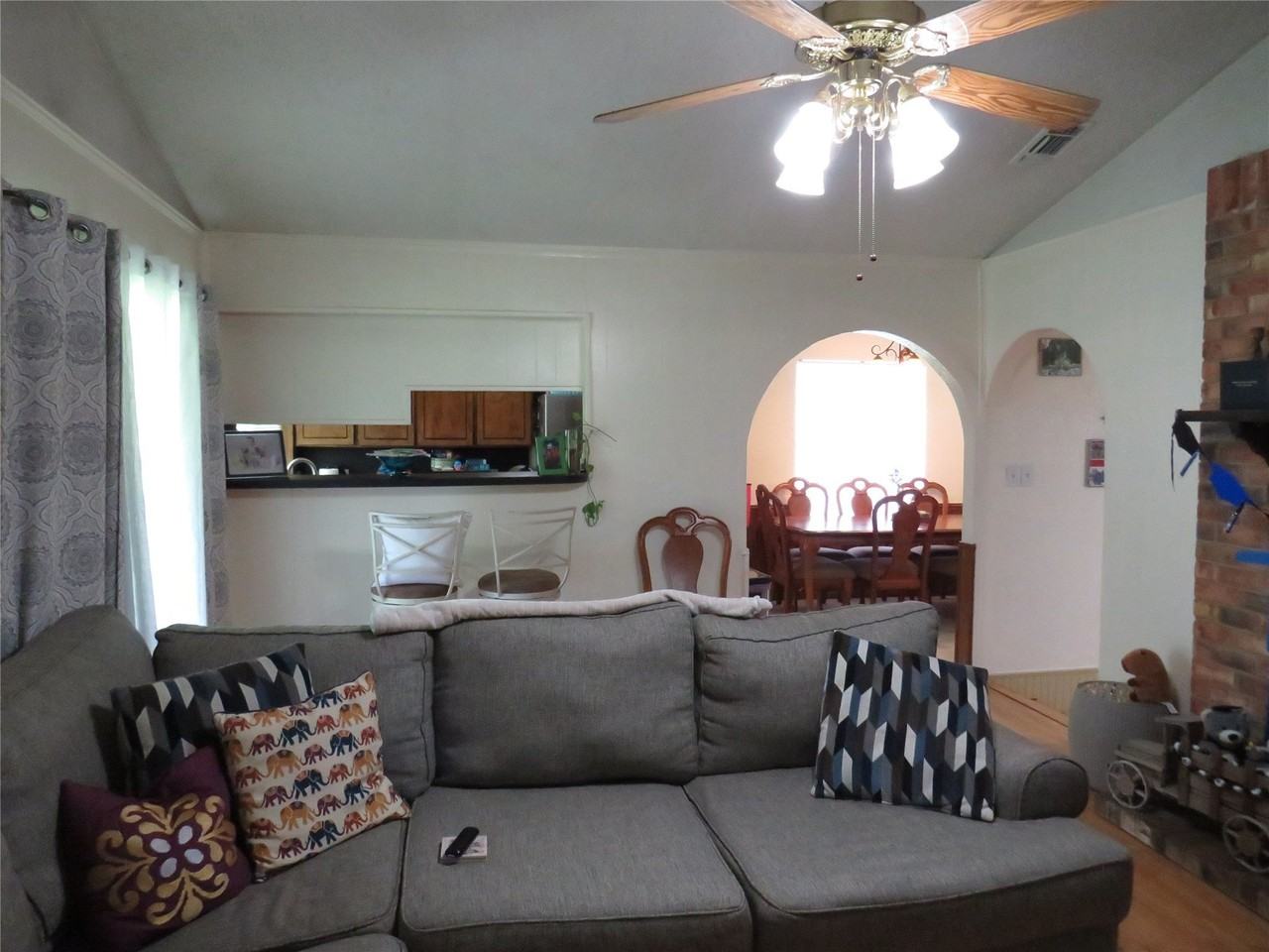 3308 Spring Valley Dr - Photo 7 of 34