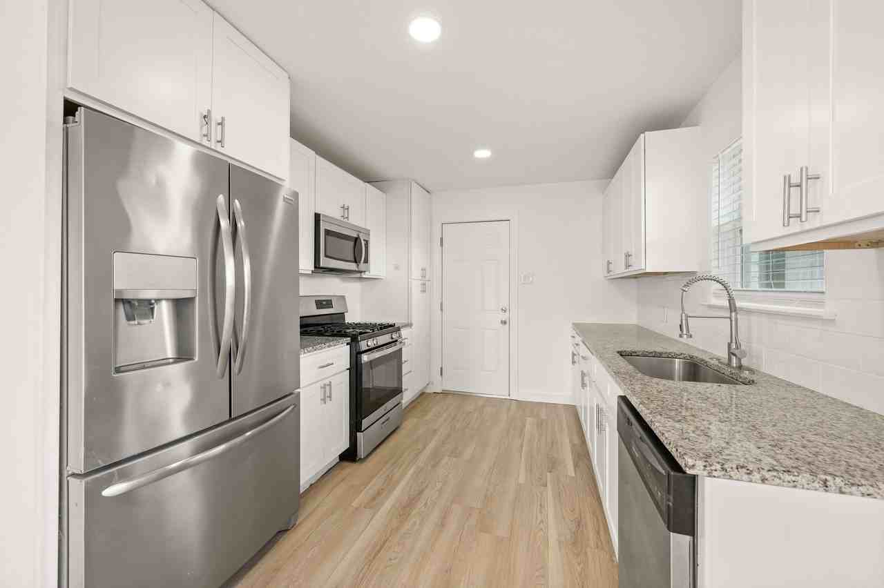 840 Edgehill Dr - Photo 6 of 18