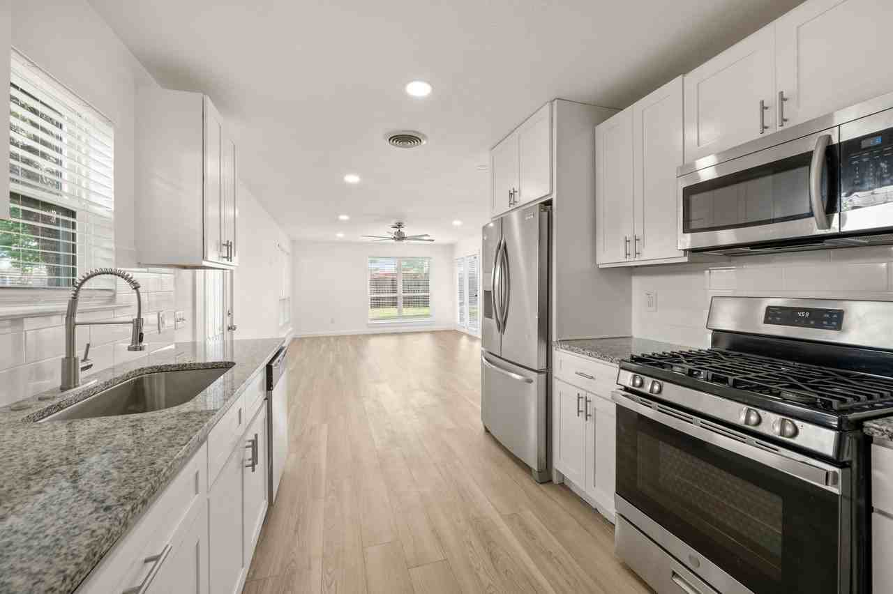 840 Edgehill Dr - Photo 7 of 18