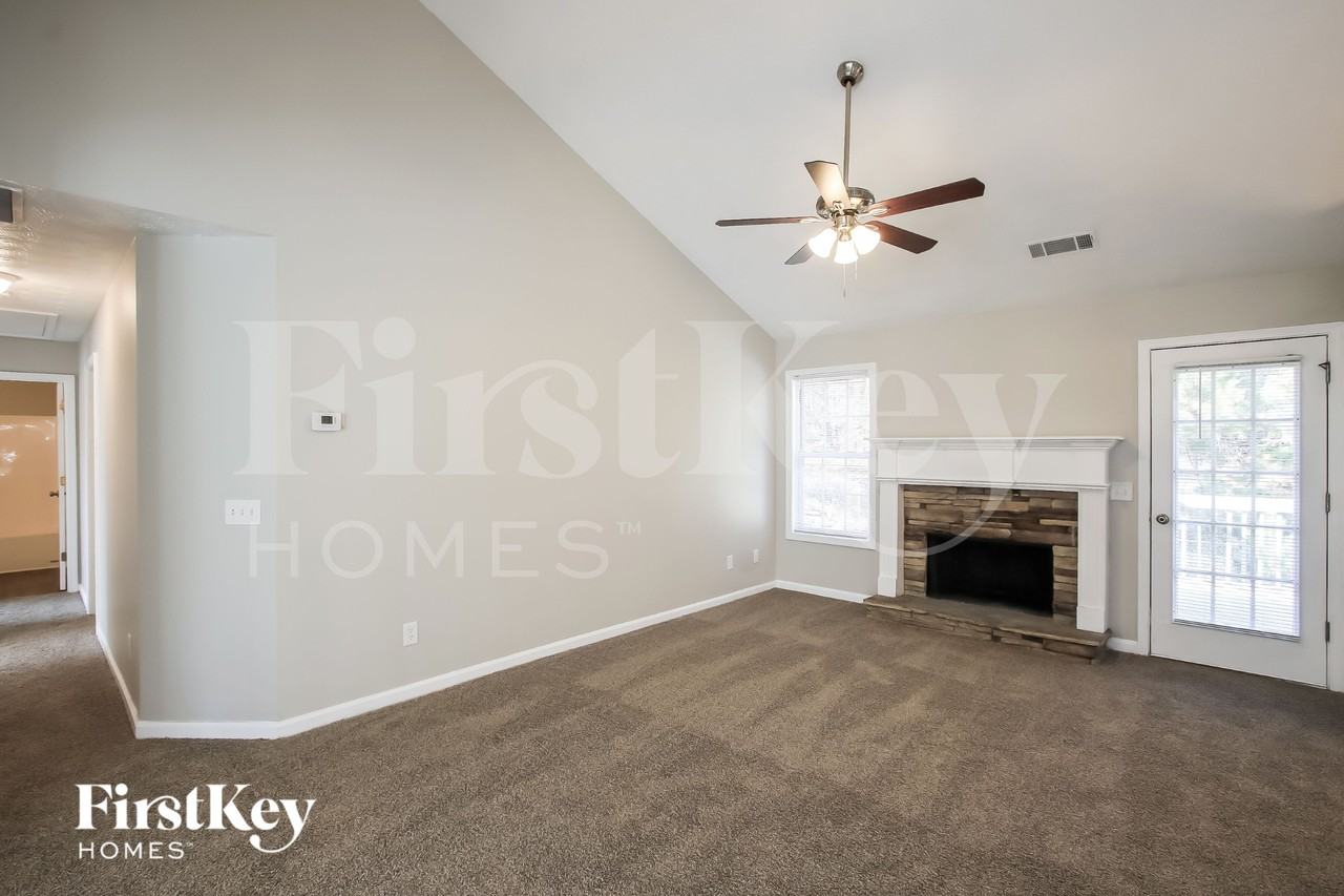 229 Springbrook Ct - Photo 3 of 18